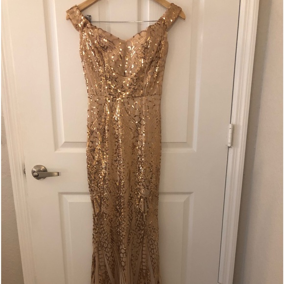 Elegant evening gown - Picture 1 of 7